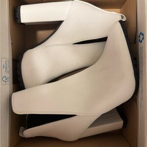 Qupid White Heeled Boots